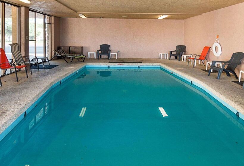 בית מלון כפרי Econo Lodge