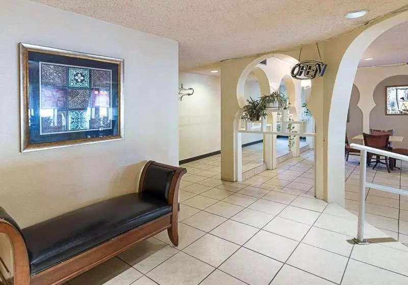 فندق Econo Lodge