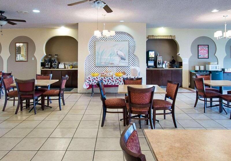 בית מלון כפרי Econo Lodge