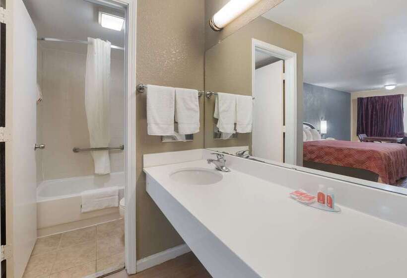 فندق Econo Lodge