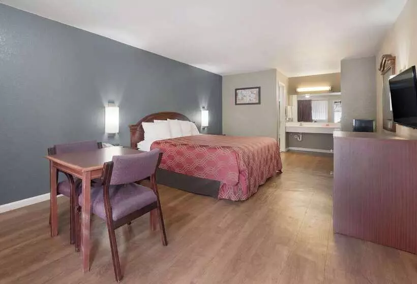 Отель Econo Lodge