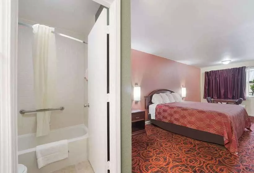 Отель Econo Lodge