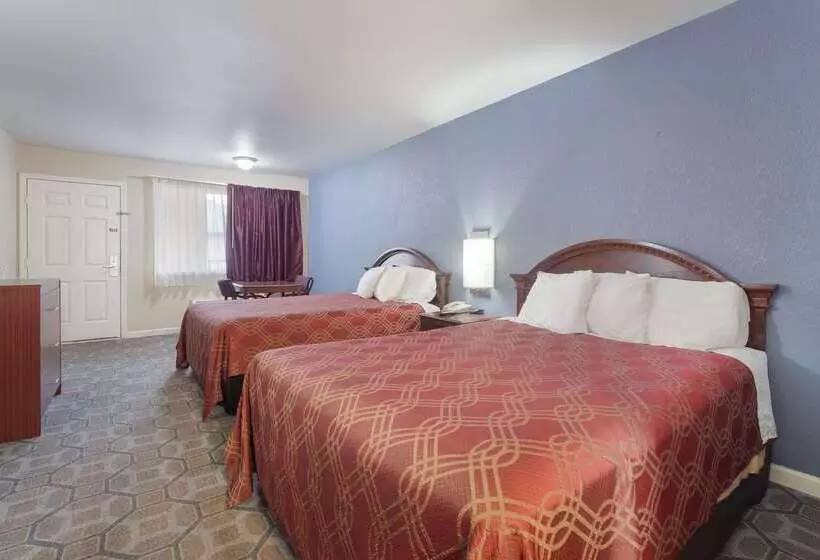 Отель Econo Lodge
