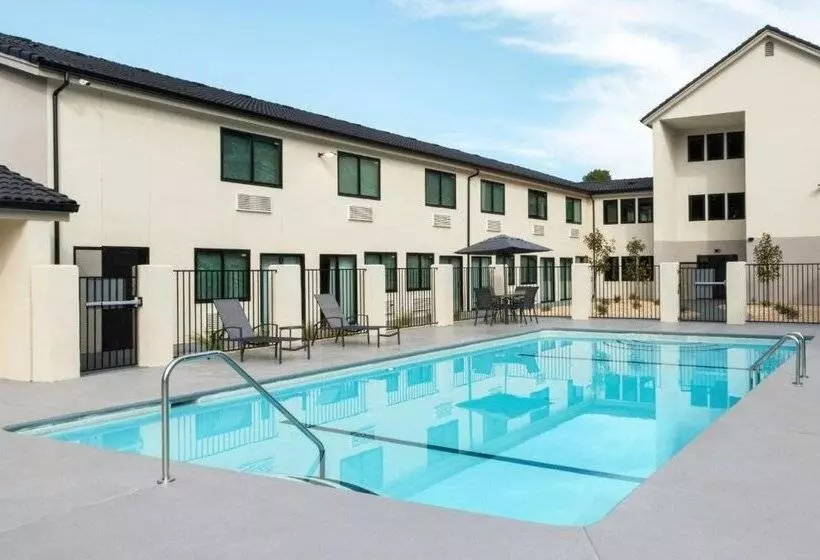 فندق Fairfield by Marriott Inn & Suites Atascadero