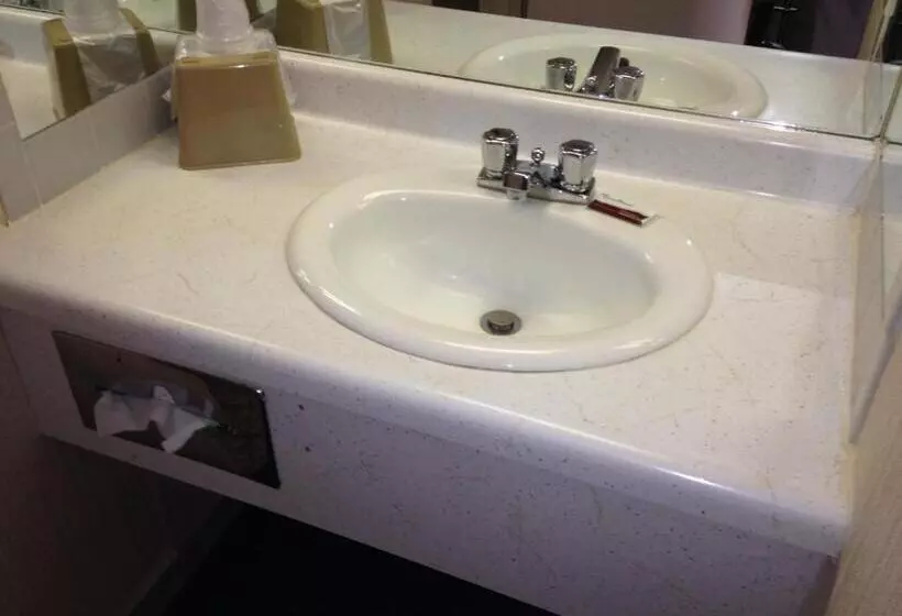 فندق Family Budget Inn Harrison