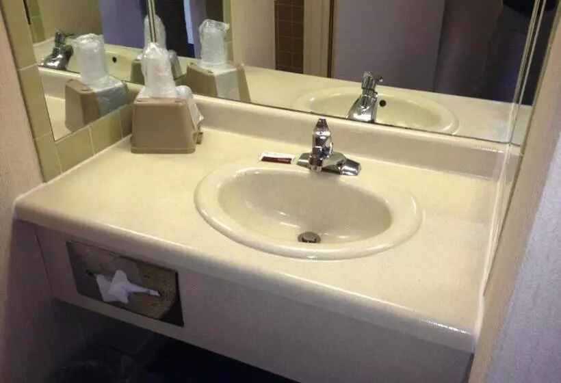 فندق Family Budget Inn Harrison