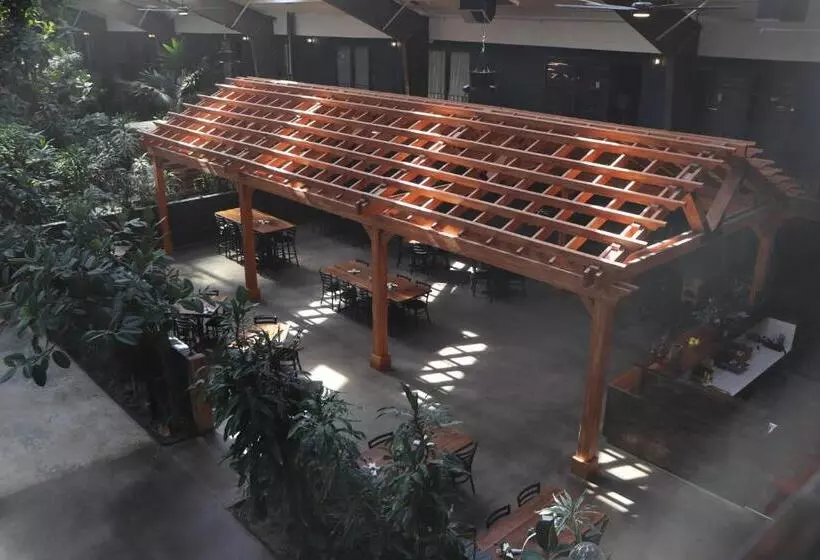 فندق Historic Cow Palace Inn