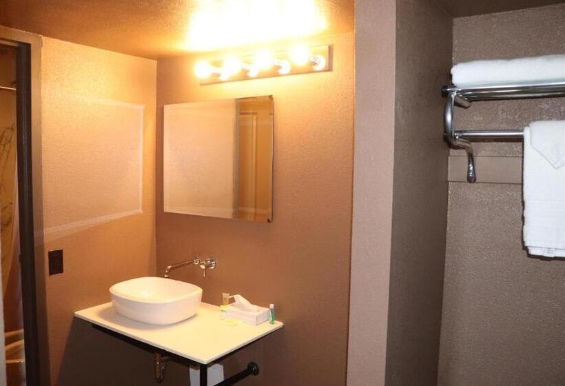 هتل Historic Cow Palace Inn