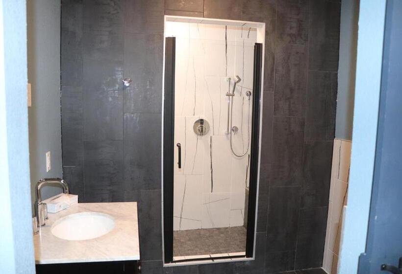 هتل Historic Cow Palace Inn