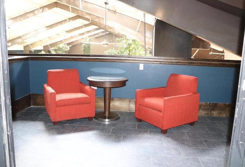 هتل Historic Cow Palace Inn