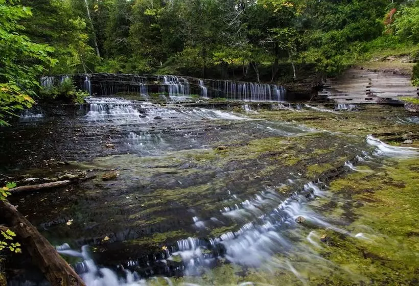 酒店 Magnuson Grand Pioneer Inn And Suites