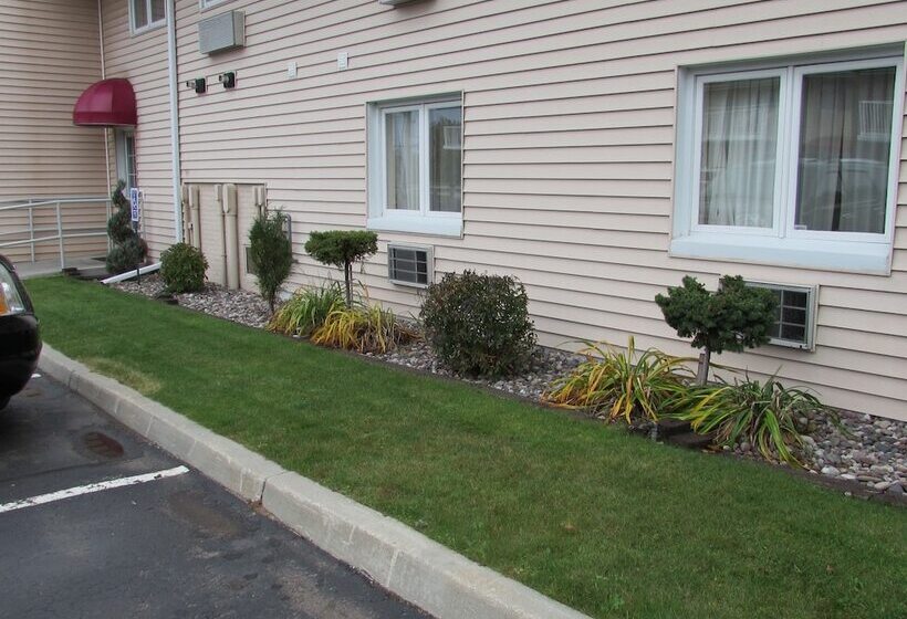 هتل Magnuson Grand Pioneer Inn And Suites