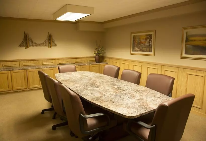 酒店 Magnuson Grand Pioneer Inn And Suites