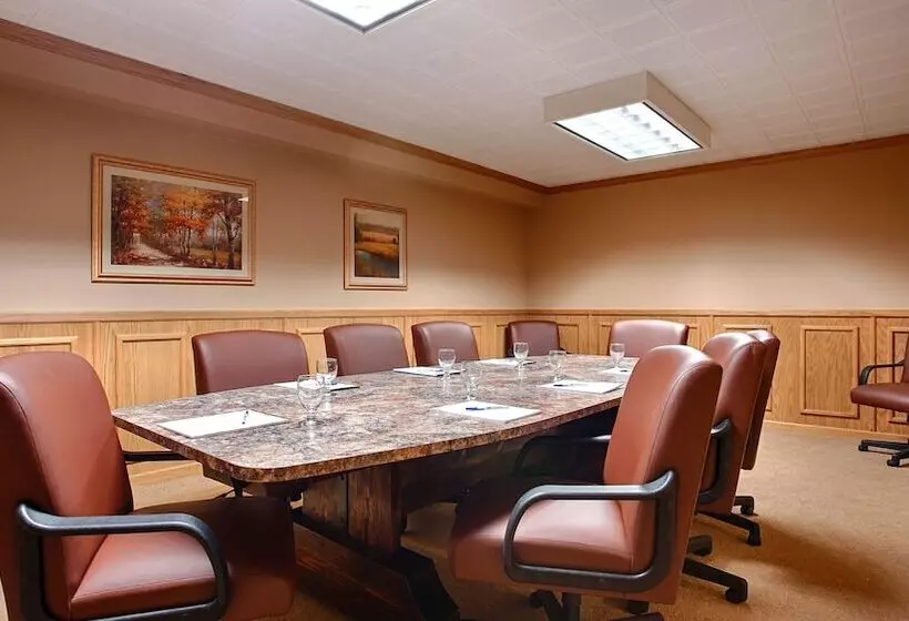 酒店 Magnuson Grand Pioneer Inn And Suites