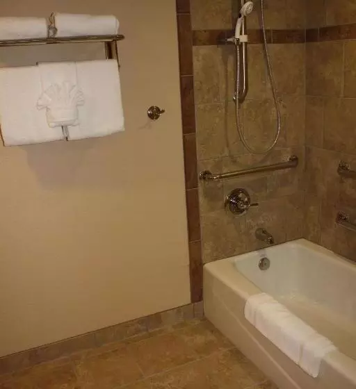 فندق Osage Creek Lodge