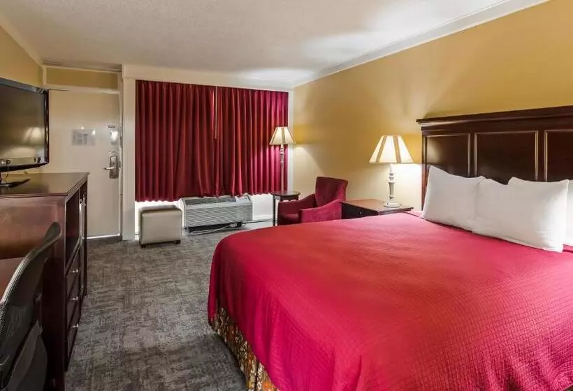 فندق Osage Creek Lodge