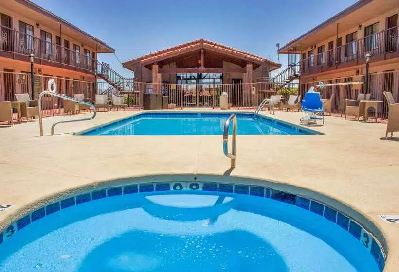 Отель Quality Inn Benson I10 Exit 304