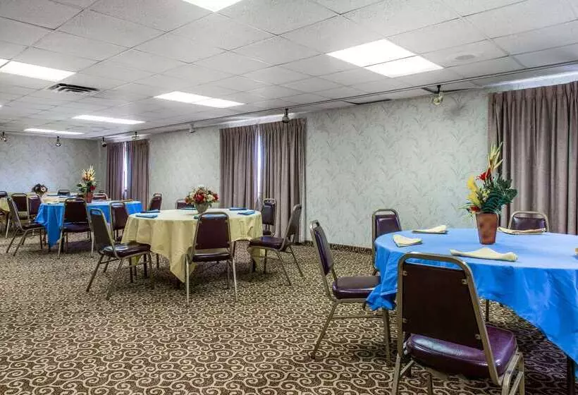 בית מלון כפרי Quality Inn & Suites