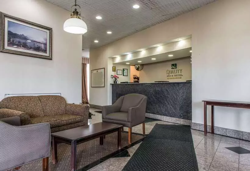 בית מלון כפרי Quality Inn & Suites