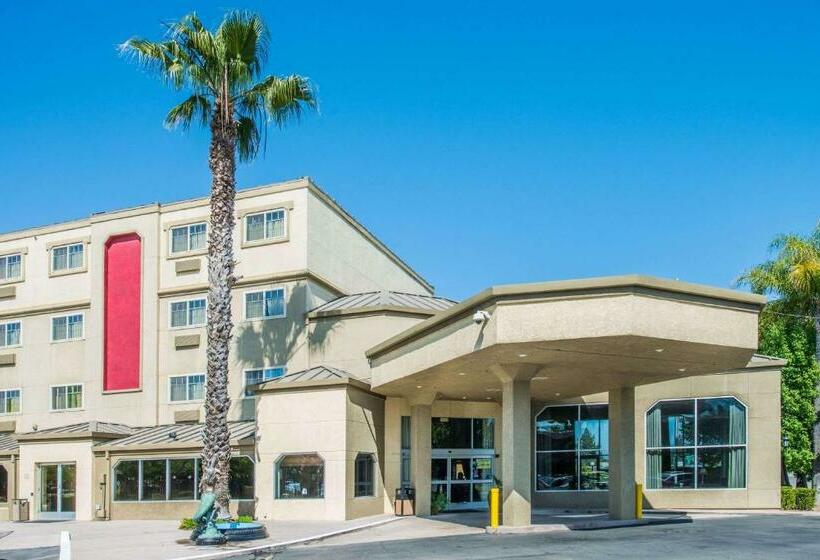 هتل Radisson West Sacramento