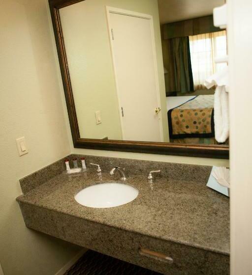 هتل Radisson West Sacramento