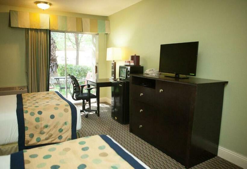 هتل Radisson West Sacramento