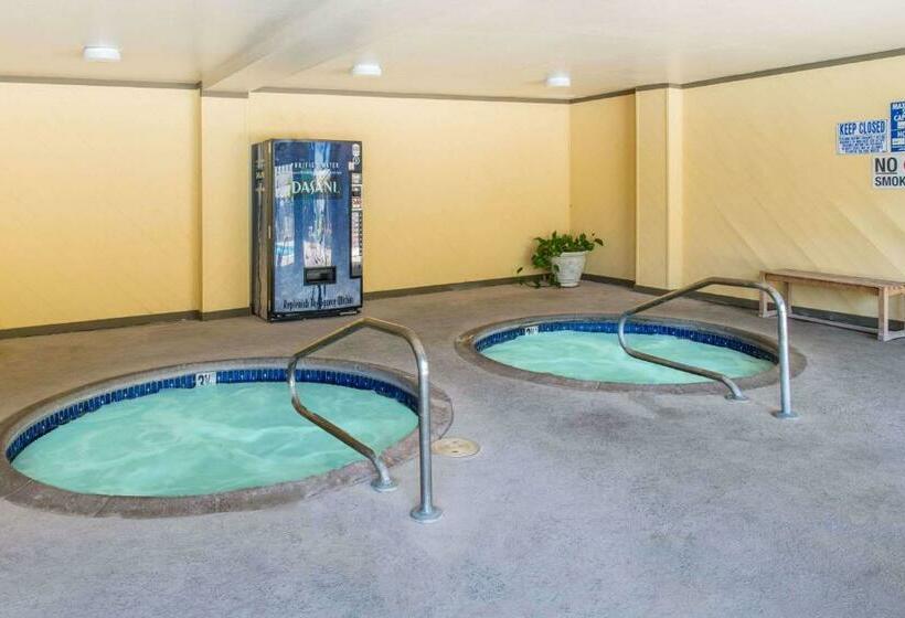 هتل Radisson West Sacramento