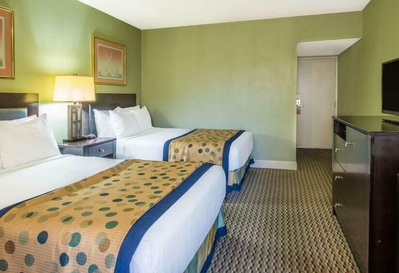 هتل Radisson West Sacramento
