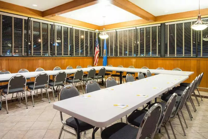 Отель Travelodge By Wyndham Enid