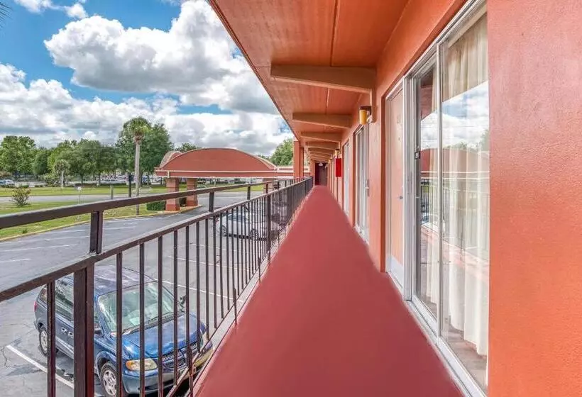 OYO Hotel Mustang Silverspring FL