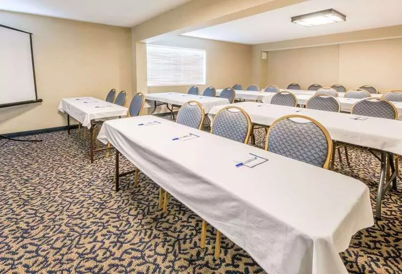 Отель Baymont By Wyndham Branford/new Haven