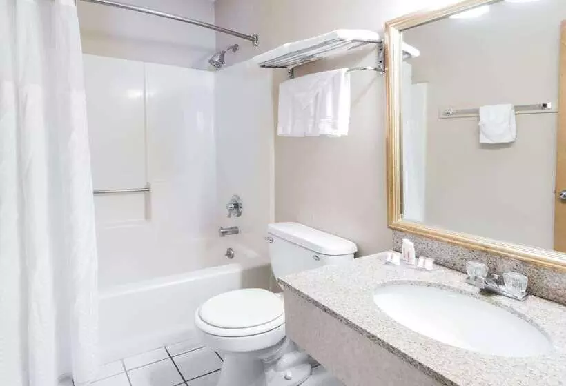 Отель Baymont By Wyndham Branford/new Haven