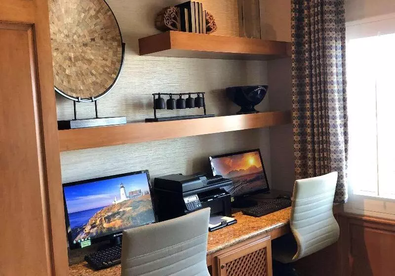 Otel Best Western Plus A Wayfarer S Inn & Suites