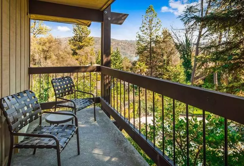 Отель Best Western Plus Yosemite Gateway Inn