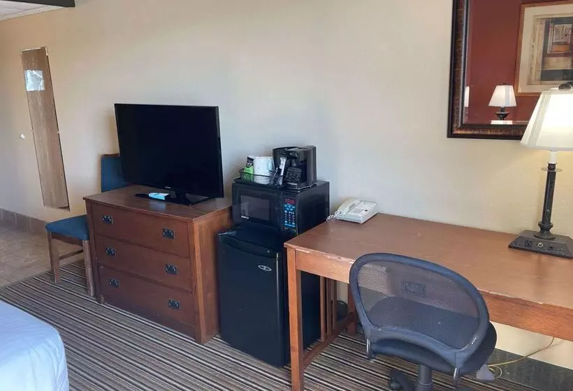 Crossroads Hotel And Event Center