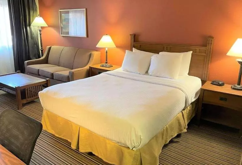 Crossroads Hotel And Event Center