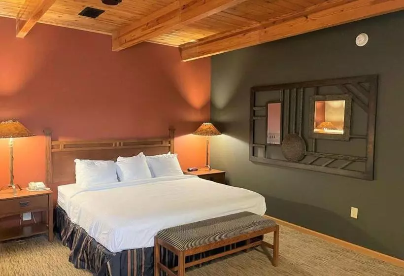 Crossroads Hotel And Event Center