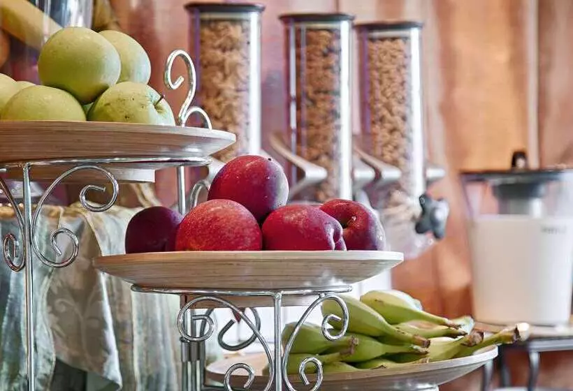 בית מלון כפרי Best Western Surf City