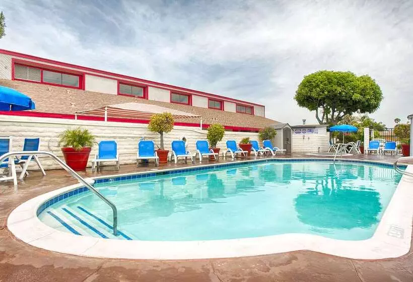 בית מלון כפרי Best Western Surf City