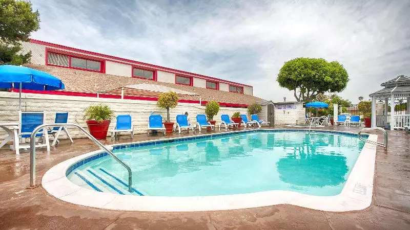 בית מלון כפרי Best Western Surf City