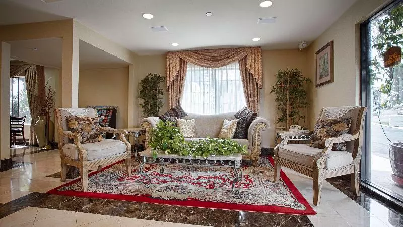 בית מלון כפרי Best Western Surf City