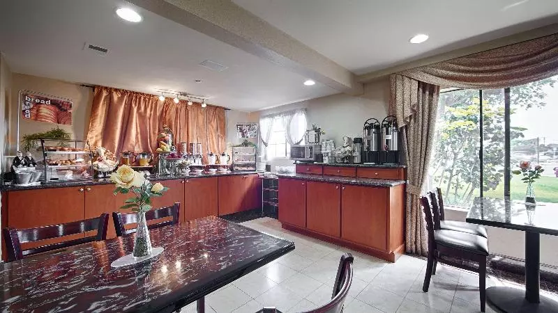 בית מלון כפרי Best Western Surf City