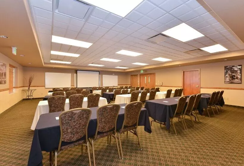 فندق Best Western University Inn