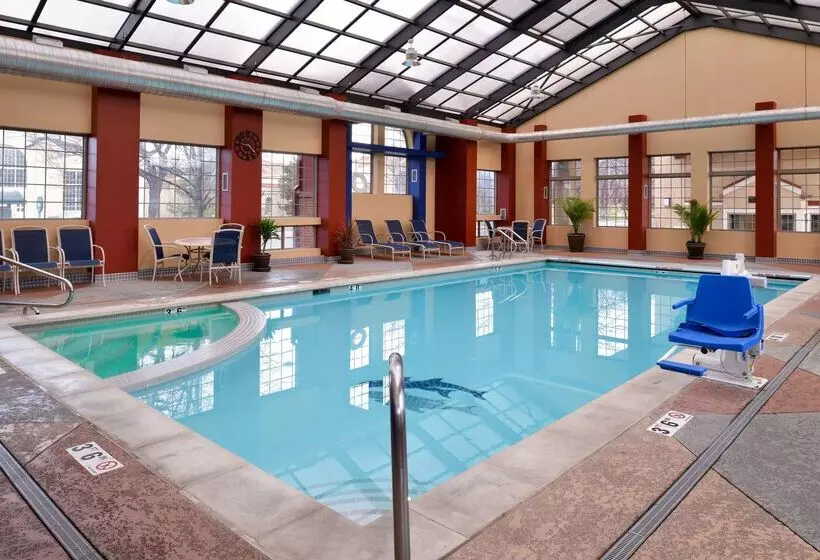 فندق Best Western University Inn