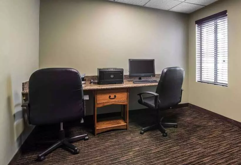 Szálloda Clarion Inn & Suites   University Area