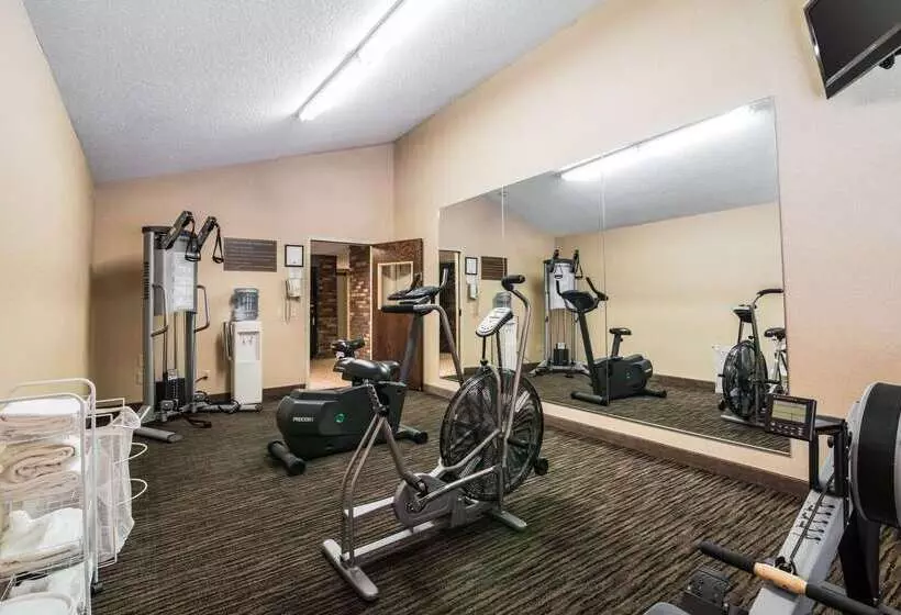 Szálloda Clarion Inn & Suites   University Area