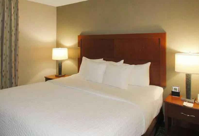 Szálloda Clarion Inn & Suites   University Area