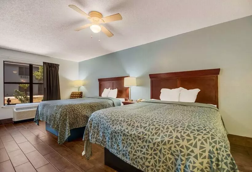 Отель Econo Lodge Inn & Suites Fulton  Rockport