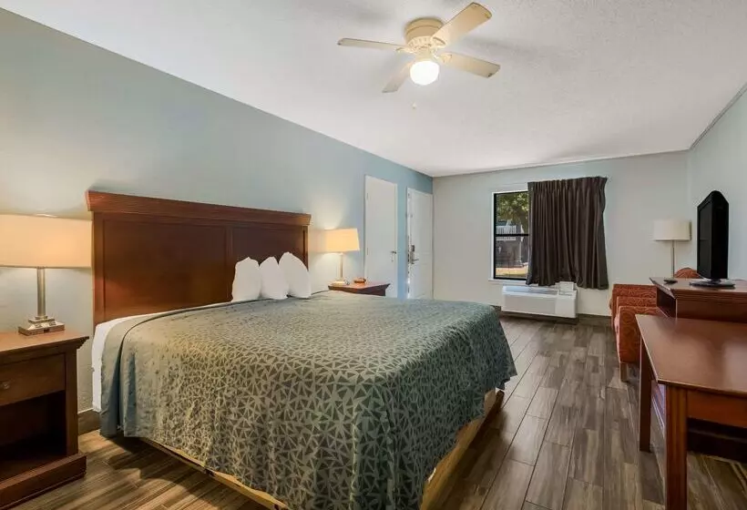 Отель Econo Lodge Inn & Suites Fulton  Rockport