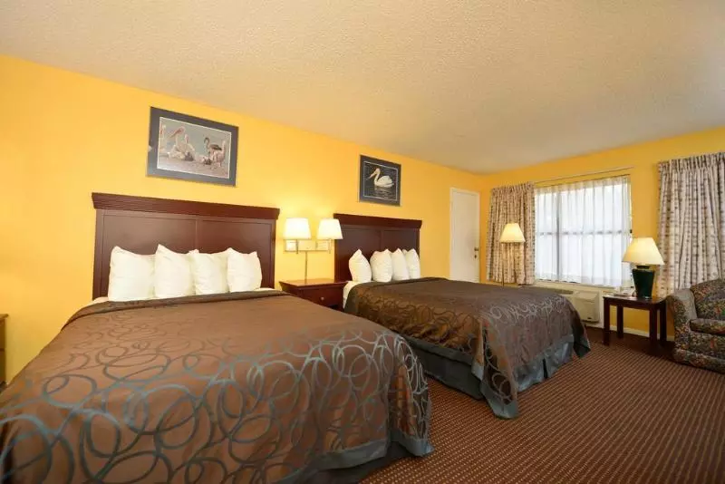 Отель Econo Lodge Inn & Suites Fulton  Rockport